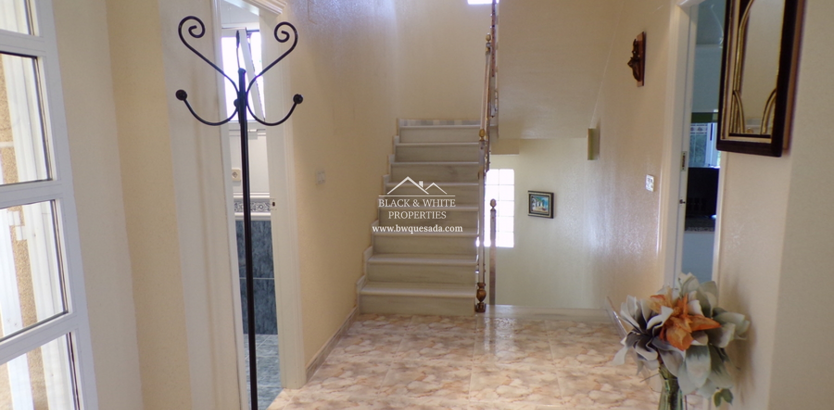 Resale - Detached Villa - Los Altos