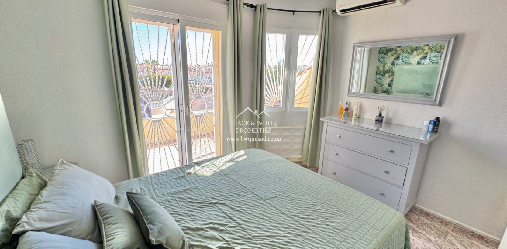 Resale - Semi - Detached Villa - Lo Crispin