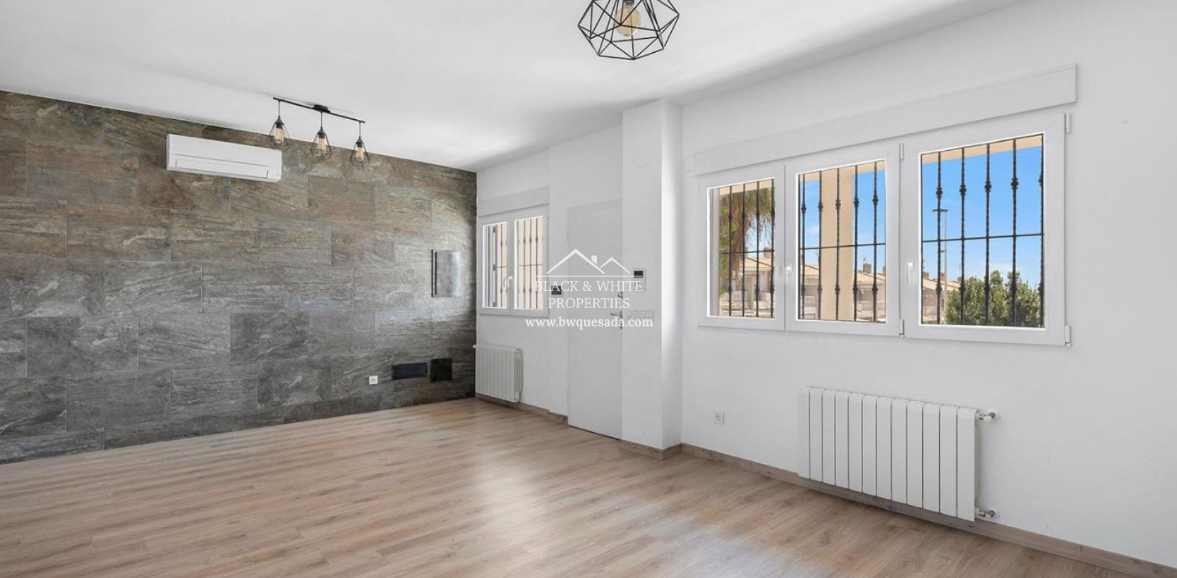 Resale - Semi - Detached Villa - Torrevieja - Aguas nuevas 1