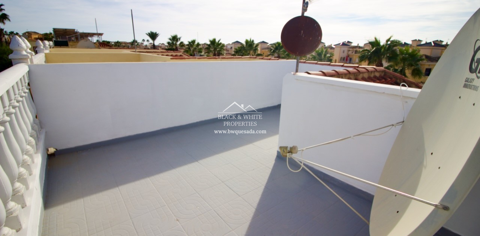 Resale - Townhouse - Lo Crispin