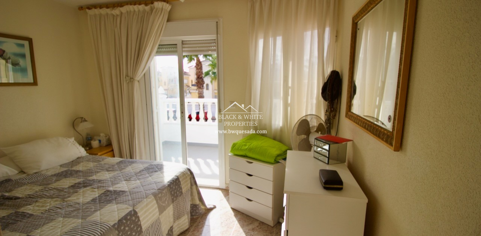 Resale - Townhouse - Lo Crispin