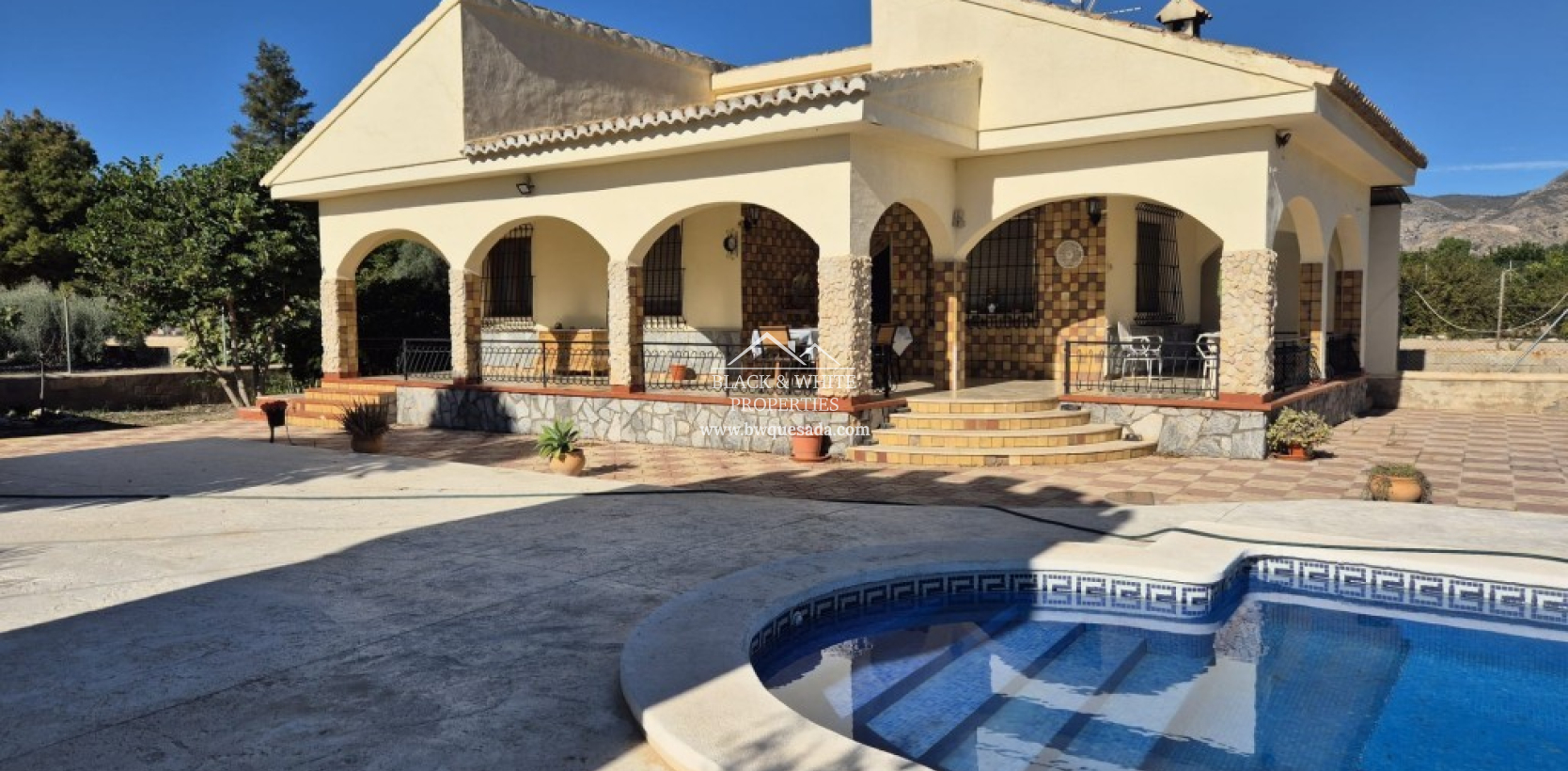 Resale - Villa - Albatera