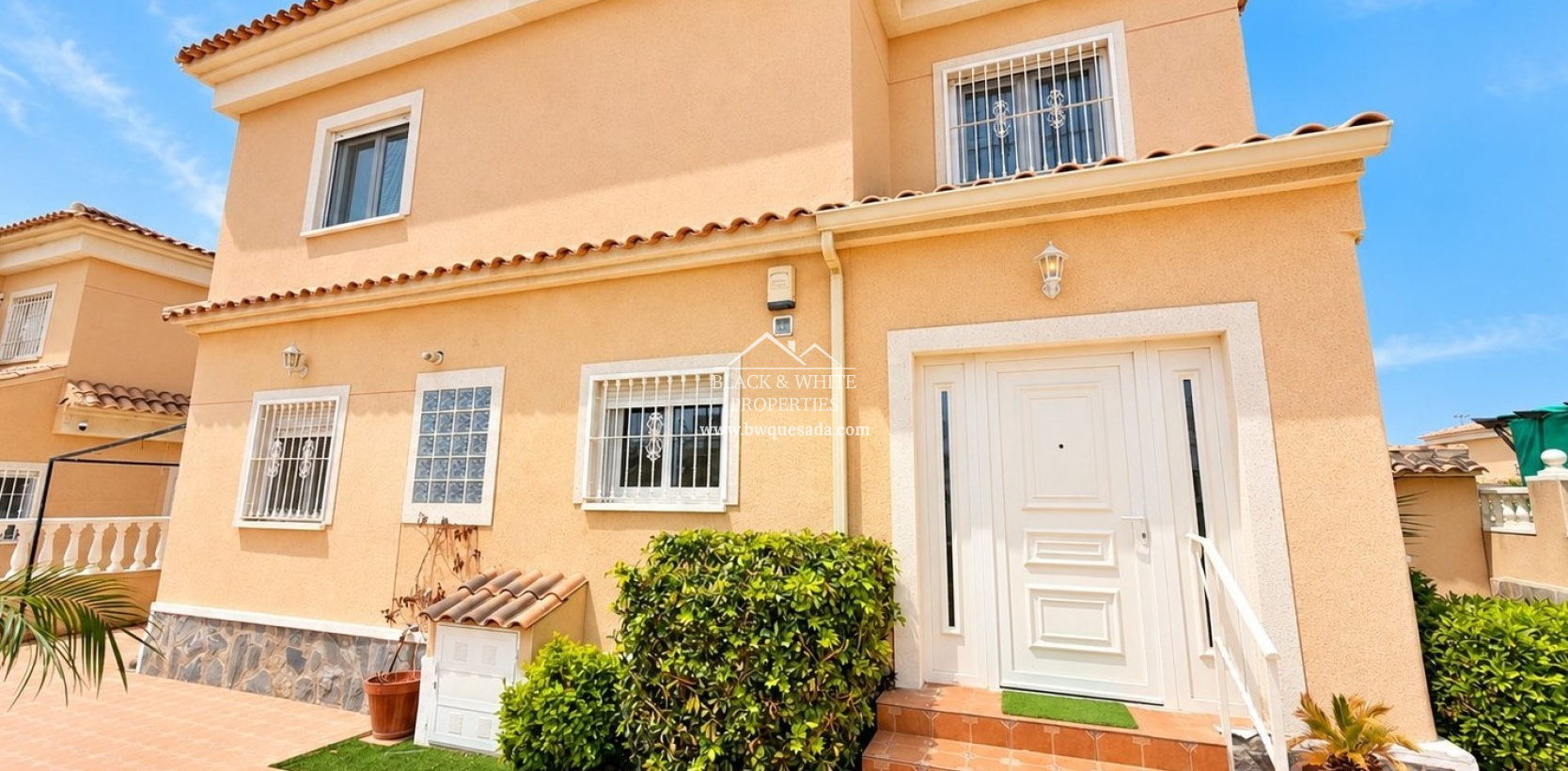 Resale - Villa - La Marina