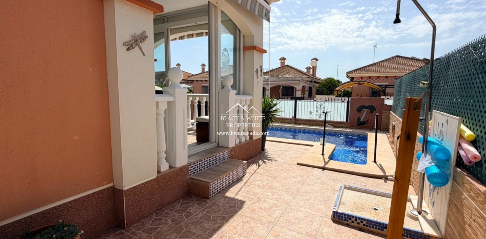 Resale - Villa - Los Montesinos