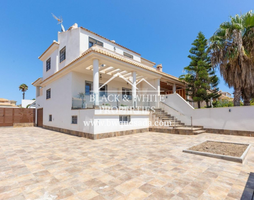 Semi - Adosada Villa  - Venta - Torrevieja - Aguas nuevas 1