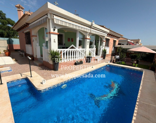 Villa - Venta - Los Montesinos - Los Montesinos